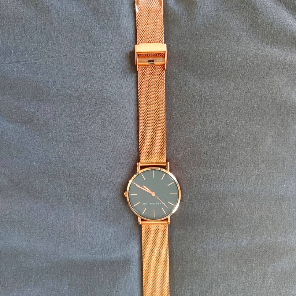 Alfred Sung rose gold watch